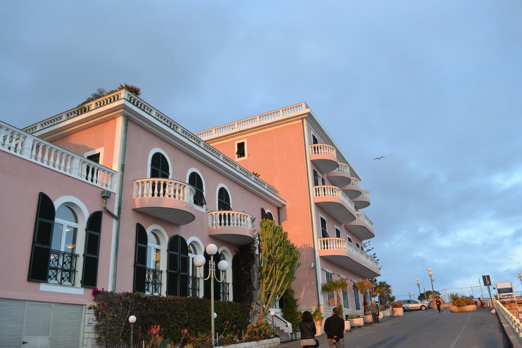 Hotel Piccolo Lido Bordighera Extérieur photo